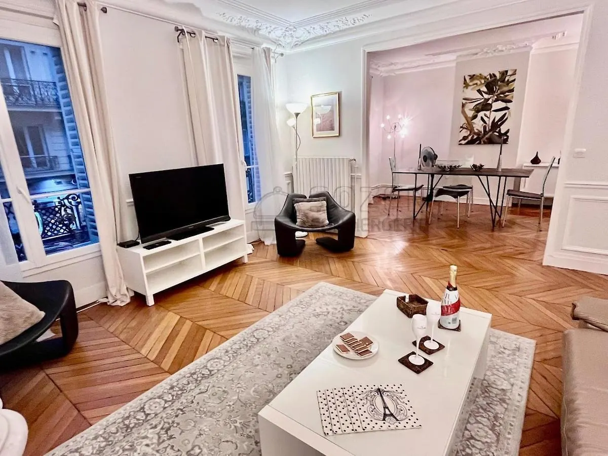 Haussmannien De Luxe Apartment Paris